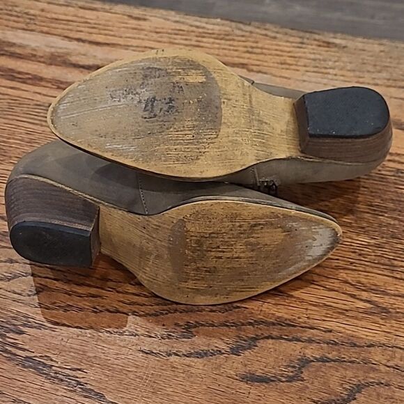 Very Volatile Los Angeles sz 7 bootie ankle boot, Western flare - Picture 11 of 11